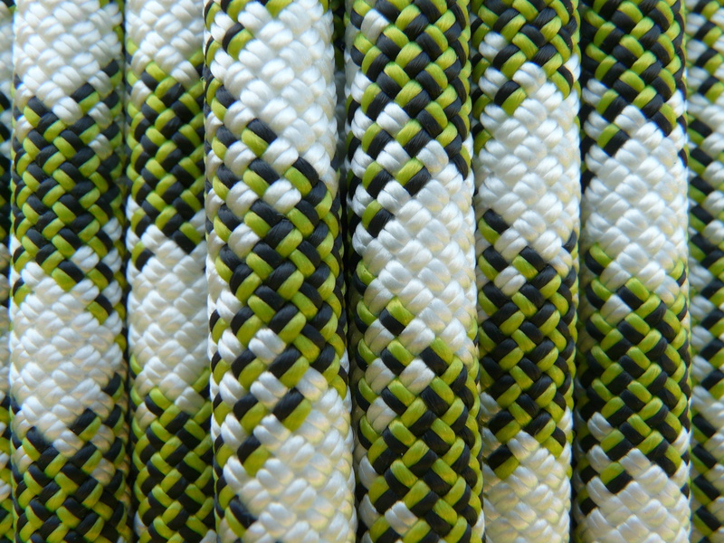 close-up, repetition, climbing rope, outdoors, pattern, backup, mountaineering, 2K, natural pattern, no people, day, security, retail, textured, backgrounds