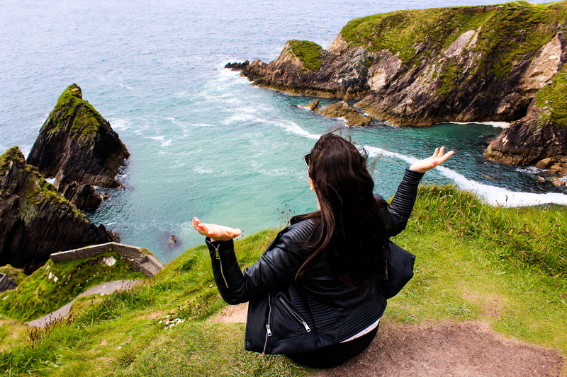 grass, adventure, nature, ocean, cliff, looking at view, scenics - nature, rock - object, leisure activity, woman, day, photography, rock, solid, photo
