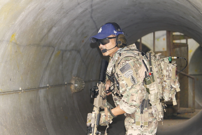 camouflage clothing, holding, machine gun, army soldier, security, day, government, one person, mp7, airsoft, standing, man, protection, uniform, male