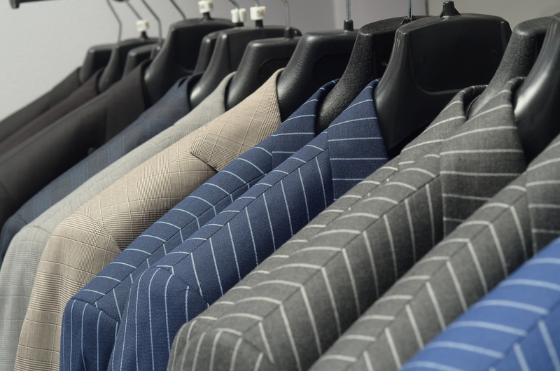 2K, close-up, arrangement, abundance, coat, men, retail, color, no people, store, suit, clothing, large group of objects, order, repetition, indoors, business