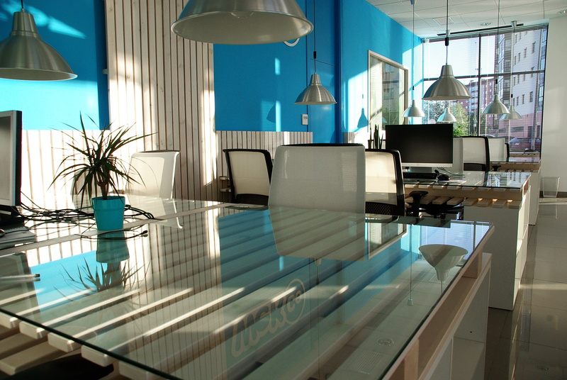 domestic room, tropical climate, office interior, sunny, clear, meeting, space, office space, architecture, white, modern, living room, sofa, light, modern office interior