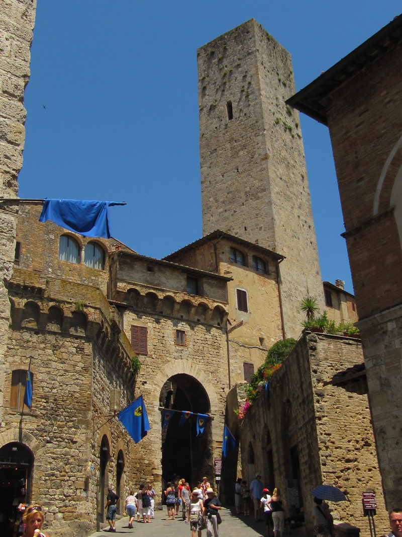 old town, san gimignano, gender tower, day, building exterior, large group of people, women, group of people, blue, medieval, the past, arch, low angle view