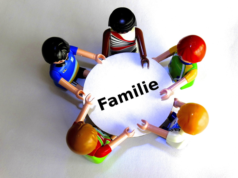 studio shot, toy, close-up, gathering, celebration, team spirit, table, adults only, idea search, therapy, indoors, high angle view, solution search, Playmobil