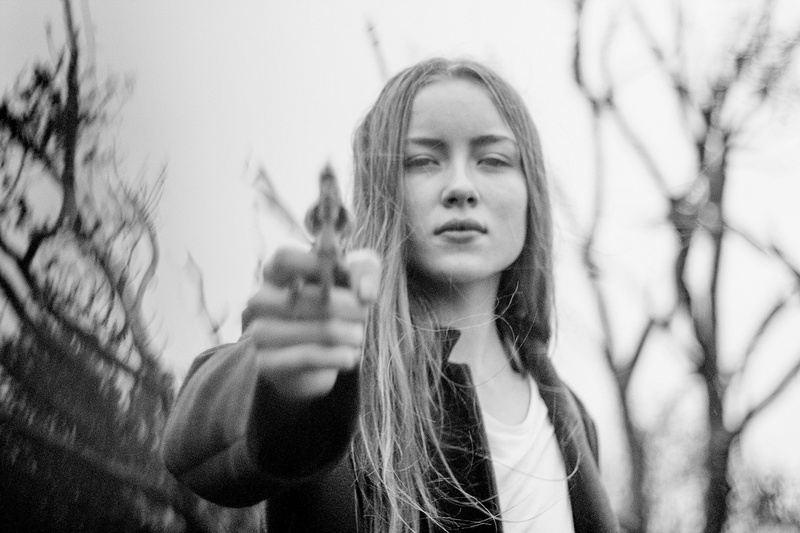 one person, nature, pistol, casual clothing, hairstyle, monochrome, hair, plant, outdoors, beautiful woman, leisure activity, Hilda Randulv, women outdoors