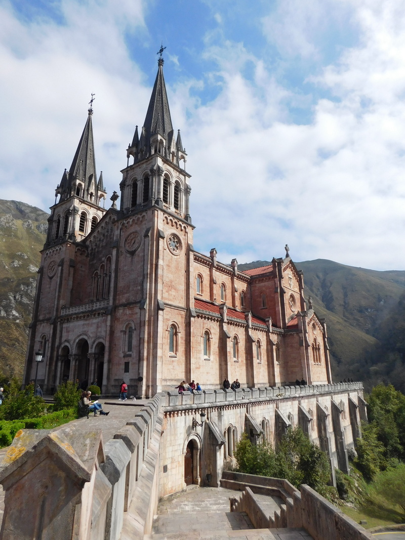 travel destinations, building exterior, stone, travel, gothic style, asturias, cathedral, sanctuary, outdoors, spanish, place of worship, traditional, christianity