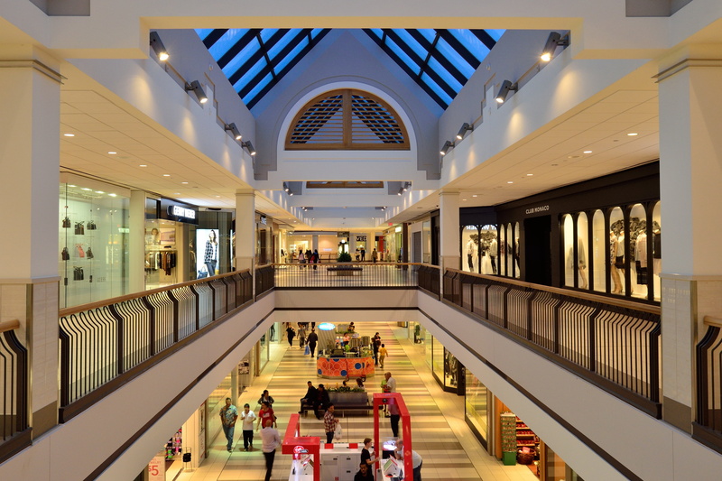 modern, real people, ceiling, illuminated, business, lifestyles, flooring, consumer, travel, luxury, adult, consumers, inside, shopping mall, women, crowd