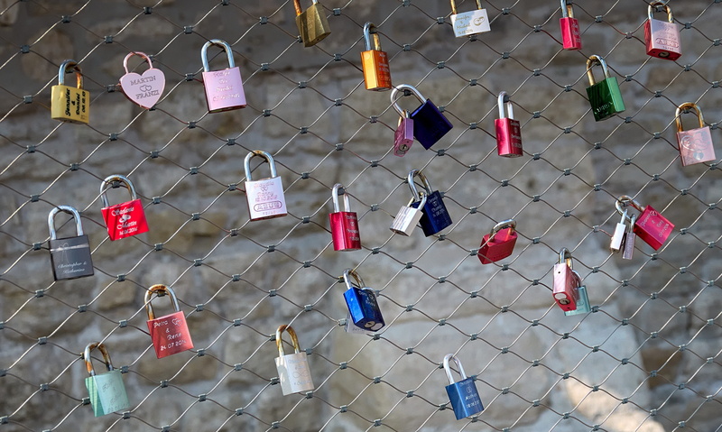 fence, hanging, liebesbeweis, connection, security, boundary, barrier, loyalty, protection, love, backgrounds, close-up, day, feelings, love castle, full frame