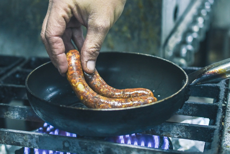 service, human hand, kitchen, barbecue, 1080P, human body part, cook, grilled, freshness, kitchen utensil, heat - Temperature, frying pan, cooking pan
