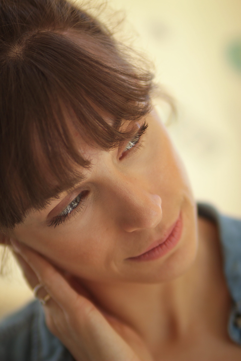 hair, front view, skin, focus on foreground, close up, teenager, teeth, real people, young adult, model, one person, face, beauty, women, human face, human