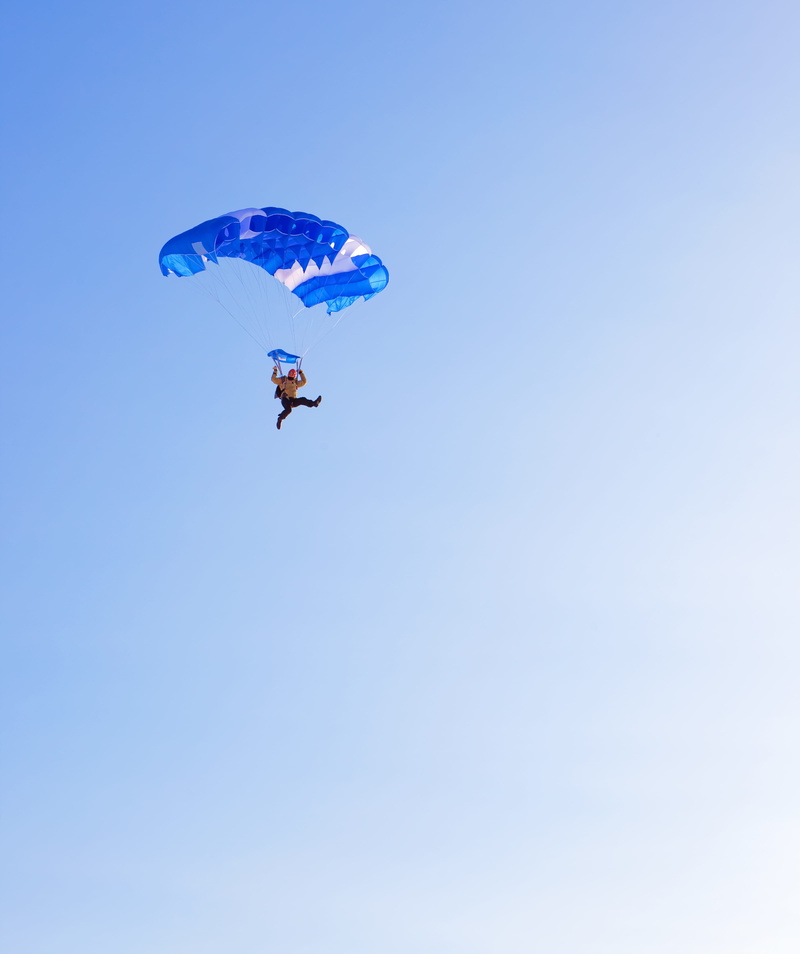 2K, paragliding, lifestyles, falling, flying, skydiver, copy space, clear sky, exhilaration, extreme, sport, parasailing, outdoors, parachuting, real people