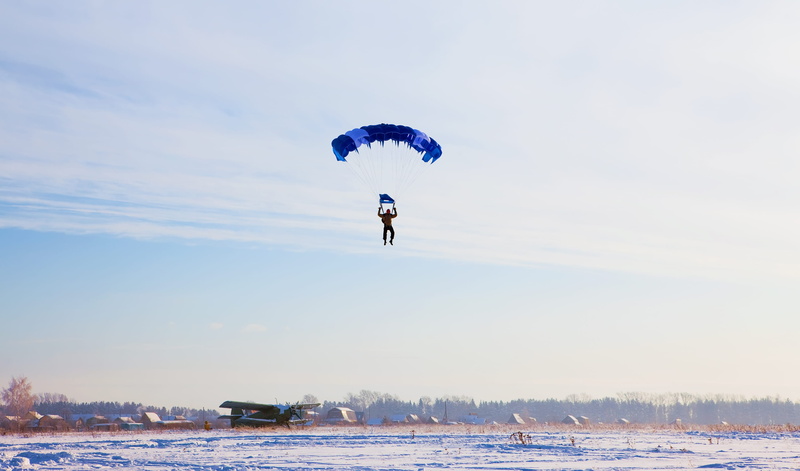 exhilaration, motion, one person, parasailing, jumping, parachute, blue, 2K, flying, falling, sky, nature, day, adventure, mid-air, sport, water, parachuting