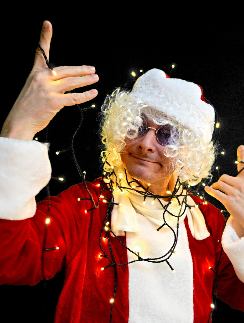 smiling, event, portrait, cold, psychodelisch, mood, costume, lichterkette, emotion, celebration, christmas time, lighting, santa claus, christmas decoration