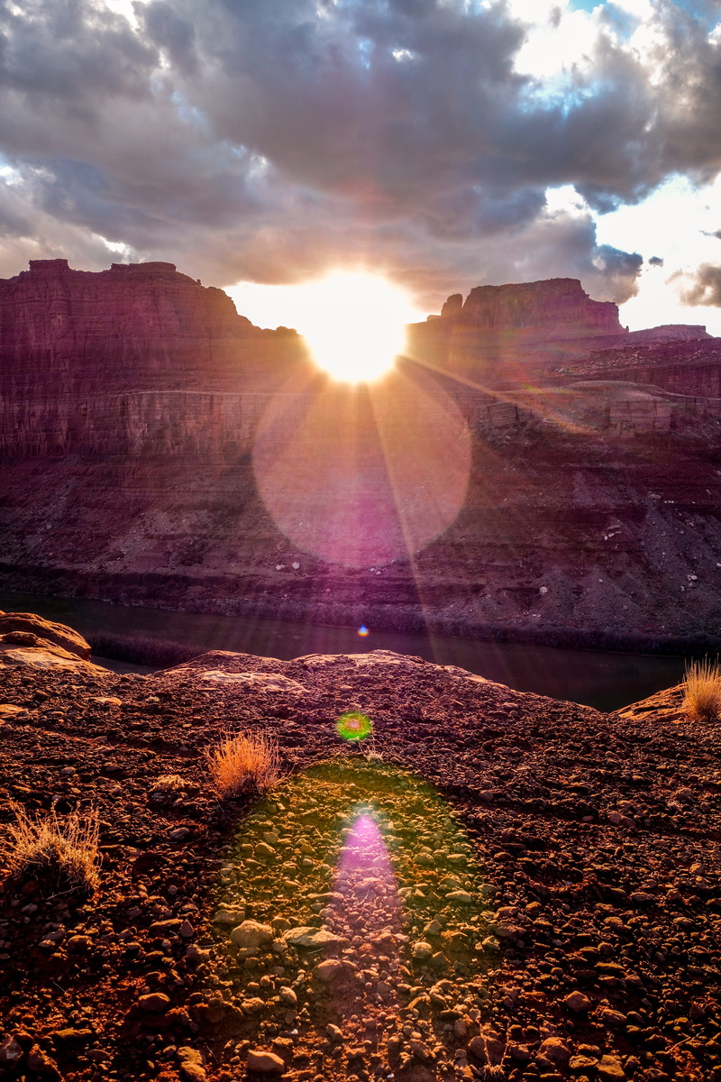 cloud - sky, canyon, landscape, united states, sun ray, canyonlands national park, sunlight, bright, sunbeam, sun flare, beauty in nature, nature, environment