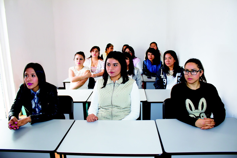 group, chair, indoors, females, coworker, adult, office, real people, 5K, women, caucasian Ethnicity, students, men, smiling, males, glasses, college