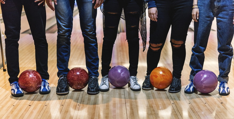 order, lifestyles, shiny, hardwood floor, wear, friendship, 4K, group of people, side by side, young, jeans, activity, day, fashion, bowling balls, balls