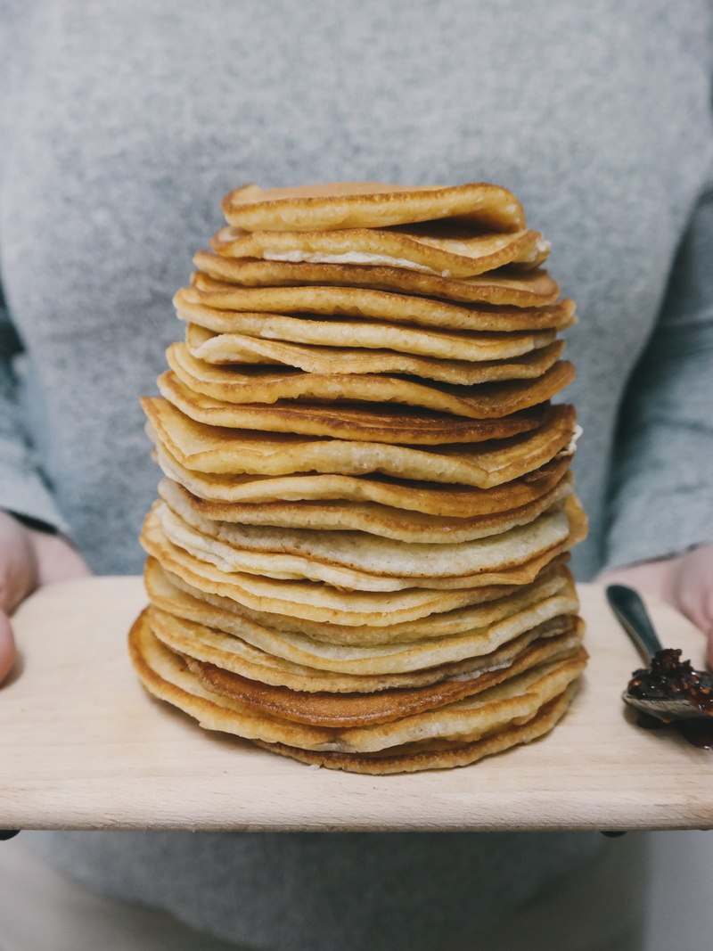 pile, human Hand, lifestyles, person, hand, 4K, bread, preparing food, temptation, body part, sweet food, freshness, pancakes, carrying, breakfast, holding