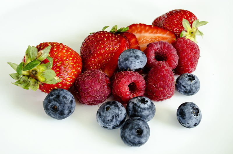 no people, 1080P, treat, ripe, strawberry, blueberries, wellbeing, sweet, red, fresh, dieting, white background, juicy, fruit, berry, raspberries, studio shot