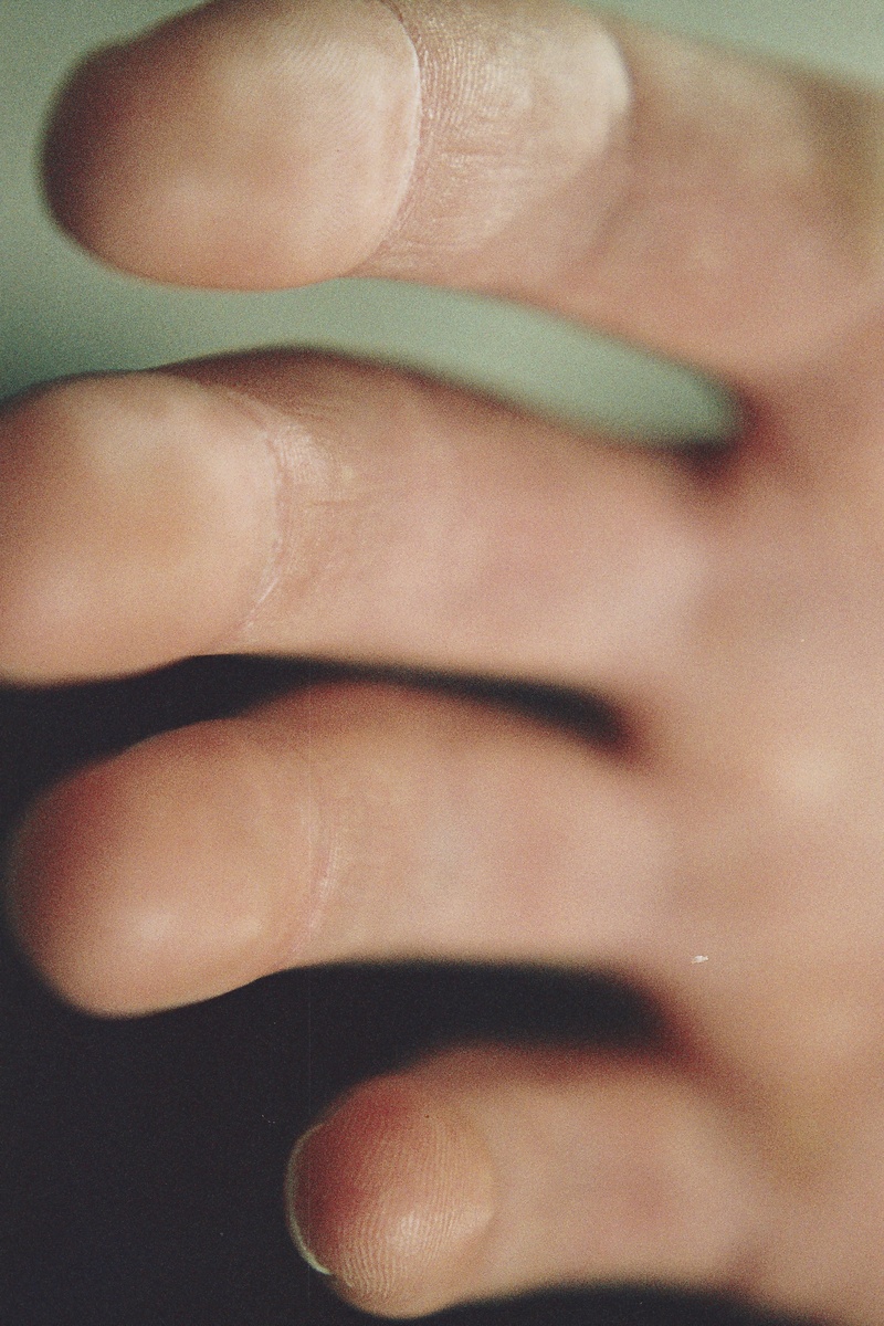 2K, mid adult, skin, unrecognizable person, human face, hand, adult, indoors, grasp, lifestyles, human body part, women, smudge, grunge, real people, finger