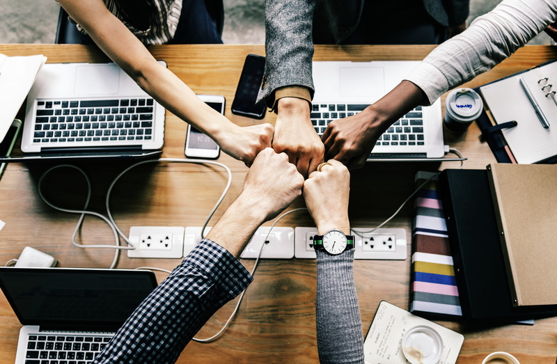 couple - relationship, young adult, real people, teamwork, wireless, high angle view, pump, working, agreement, adult, five, women, friendship, hand, table