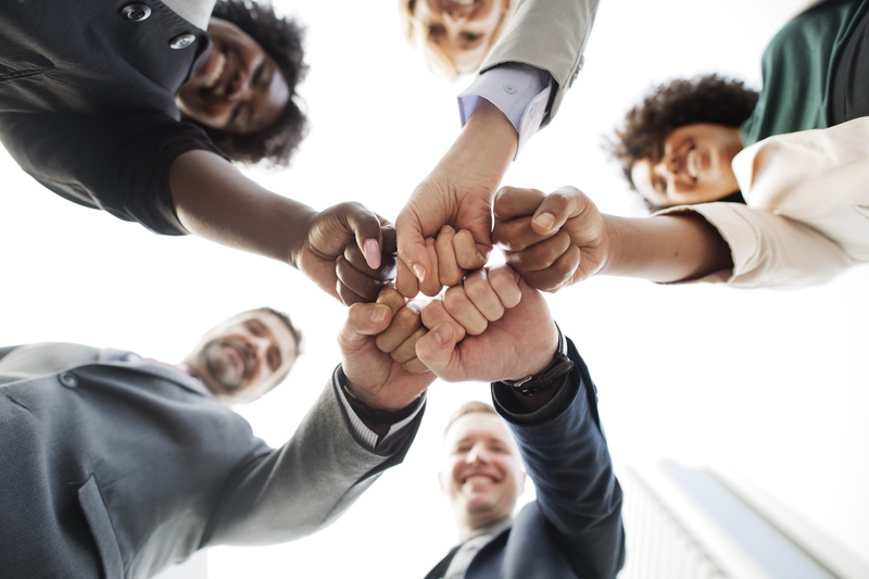 sky, adult, support, human arm, low angle view, team, hand, real people, directly below, photo, businessman, depth of field, adults, businesswomen, people