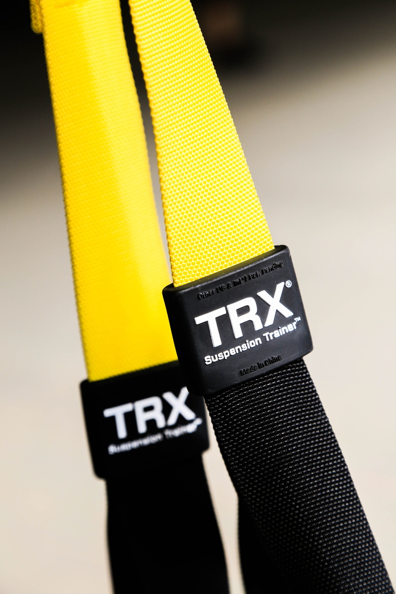 5K, black, guidance, equipment, trainers, text, communication, black color, sign, Motion, indoors, day, safety, close-up, suspension, detail, capital letter