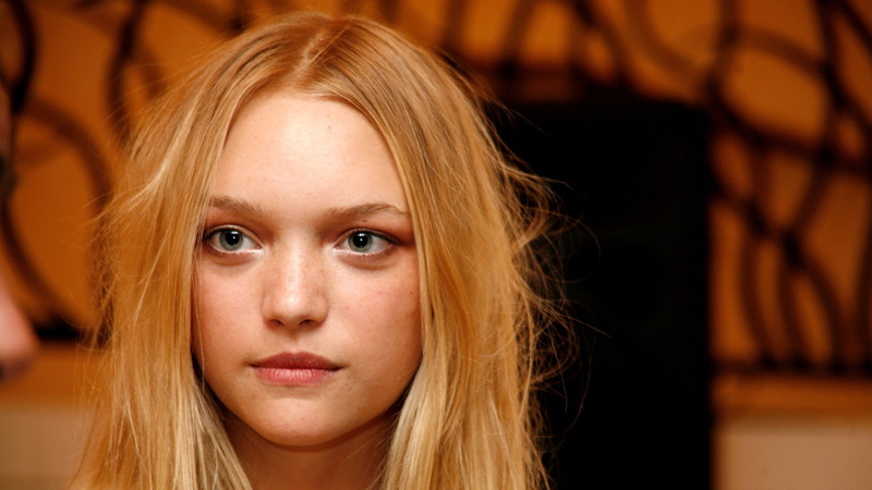beautiful woman, headshot, young adult, hairstyle, contemplation, gemma ward, depression - sadness, human face, adolescence, teenager, teardrop, one person