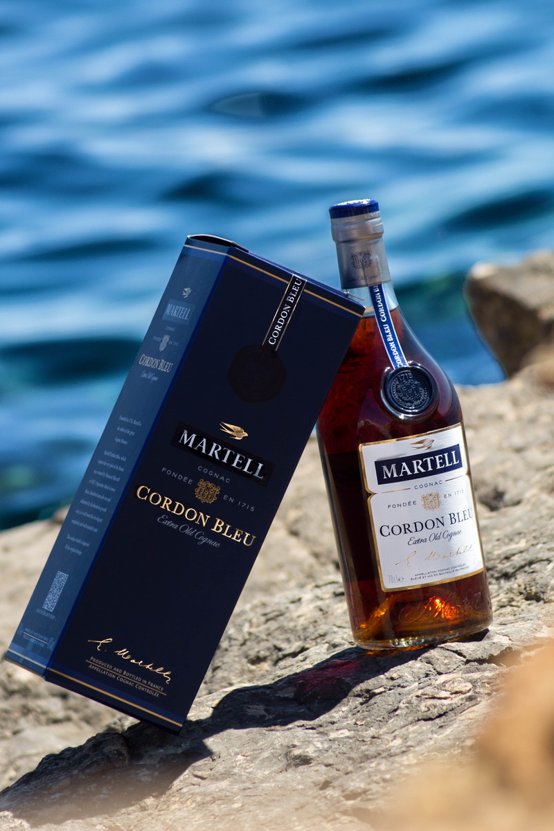 nature, text, alhoholk, focus on foreground, still life, martell, day, water, message, land, drinks, technology, western script, outdoors, sea, communication