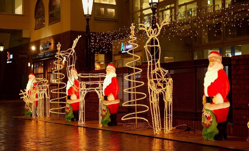 claus, human representation, illuminated, holiday, art and craft, celebration, garlands, decoration, night, standees, architecture, santa Claus, christmas