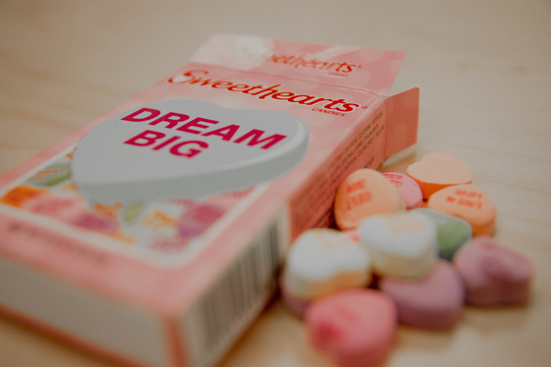 big, selective focus, temptation, valentines day, choice, studio shot, food and drink, group of objects, candy, valentine, box, indoors, excess, sweetheart