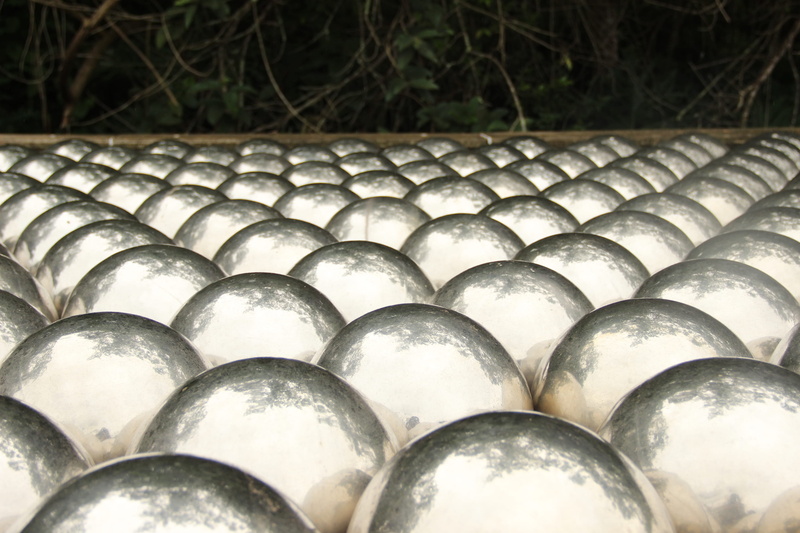 textured, repetition, day, nature, full frame, inhotim, balls, close-up, trees, pattern, 2K, outdoors, abundance, yayoikusama, glass - material, narcisusgarden
