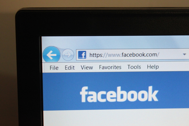 blue, economy, western script, wireless technology, editorial, text, screen, copy space, indoors, website, web, device screen, social media, communication
