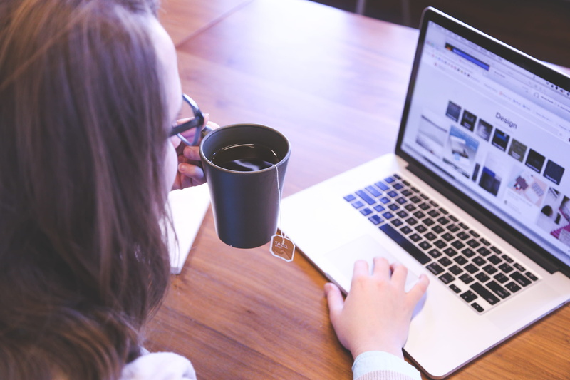internet, desk, tea, holding, drink, laptop, mug, working, coffee, typing, home office, coffee - drink, wireless technology, using laptop, browsing, 2K