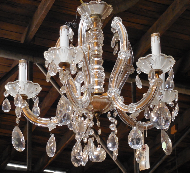 large group of objects, luxurious, hanging, expensive, glass, lighting, ceiling, modern, close-up, transparent, glass - material, estate, crystal, bright