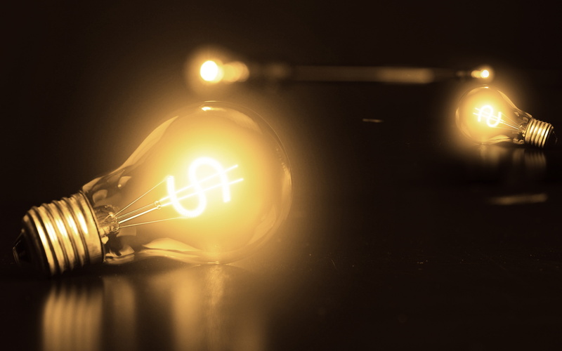 technology, studio shot, fuel and power generation, 4K, bulb, innovation, light, light - natural phenomenon, illuminated, dark, electric light, lighting equipment