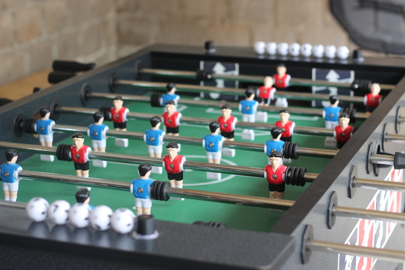 activity, competition, team sport, relaxation, in a row, leisure activity, figurine, foosball, large group of objects, selective focus, Football, teamwork