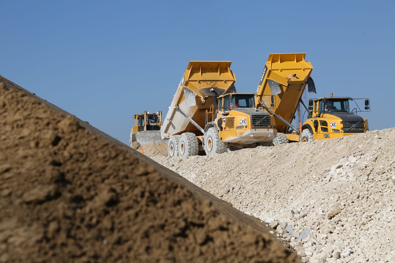gravel, earth mover, machinery, nature, outdoors, industry, 5K, tp, land vehicle, sky, surface level, industrial equipment, construction equipment, quarry