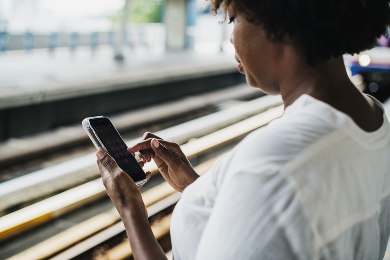 woman, afro, phone, community, wireless technology, smartphone, mobile, mobile phone, one person, 2K, sharing, smart phone, telephone, chat, day, network