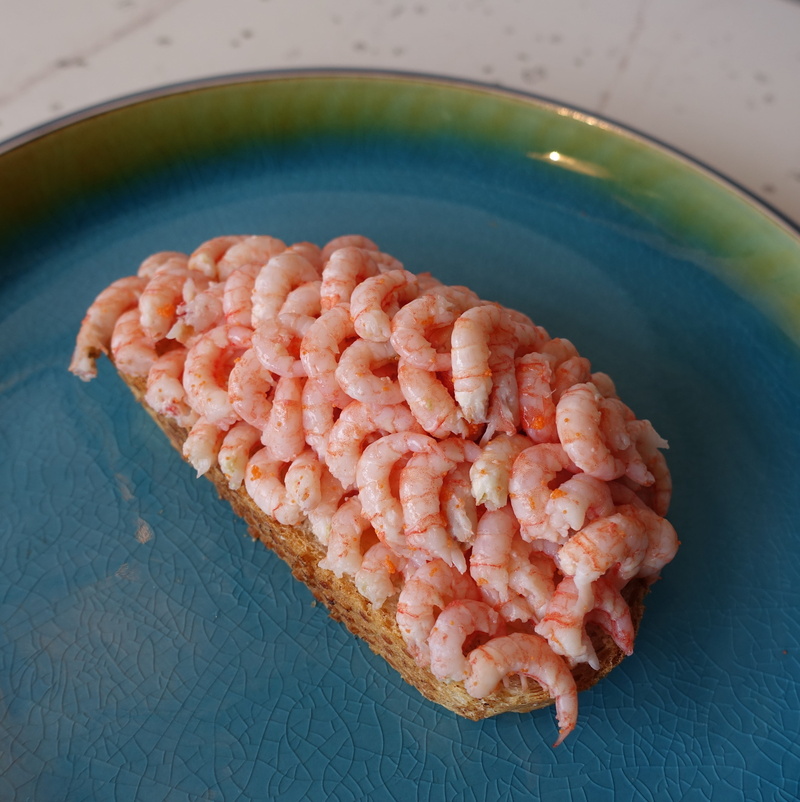 french bread, refreshments, slice, speciality, breakfast, meat, healthy eating, prawns, crockery, 2K, indoors, shrimp in congestion, bowl, seafood, still life