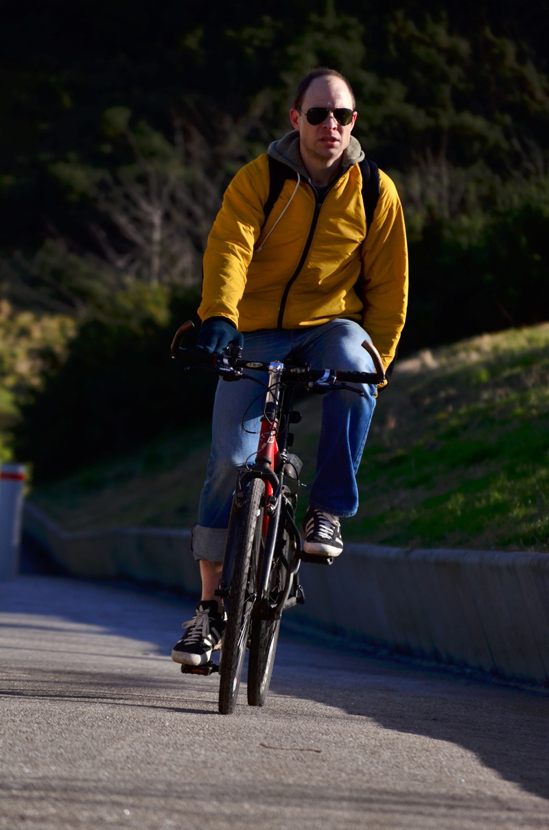 transportation, fashion, glasses, 4K, shared space, sport, bike, path, motion, exercise, real people, men, bicycle, leisure, cycle path, portrait, clothing