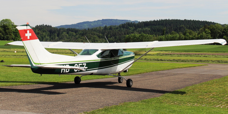 sitterdorf, sky, grass, air vehicle, aerospace industry, sunlight, Sport, no people, tree, nature, cessna, 5K, land, mood, mode of transportation, white