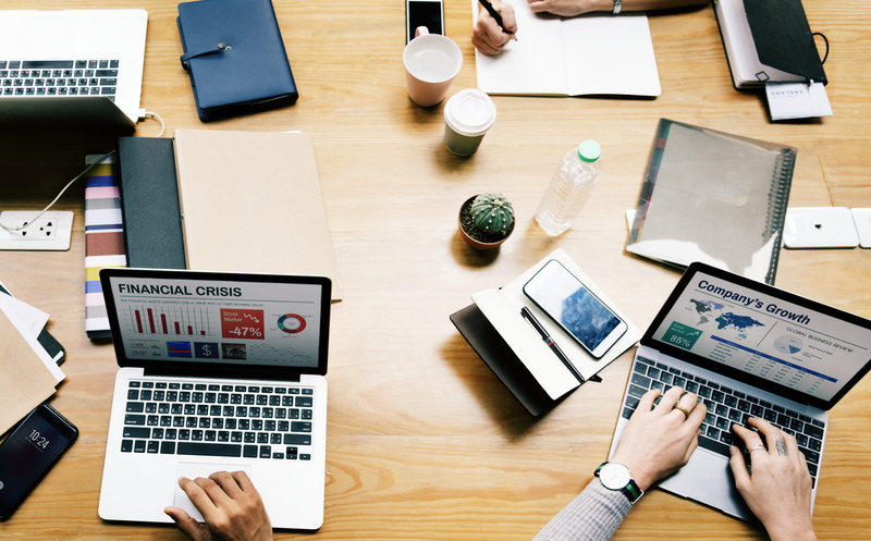critical, fail, using laptop, decrease, data, connection, indoors, graph, wireless technology, furniture, 4K, drop, table, depression, collaboration, colleagues