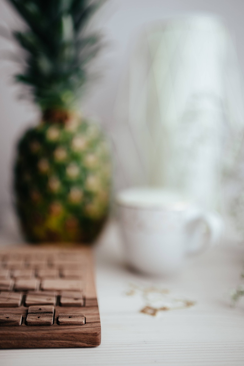 container, close-up, oree, freshness, healthy eating, wood - Material, nature, hipster, desk, computer, indoors, no People, keyboard, basket, cappucino