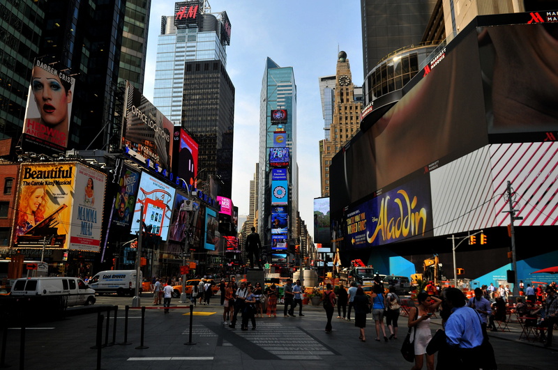 Manhattan, crowd, city Life, modern, manhattan - New York City, city street, real people, building Exterior, united states, metropolitan, square, new York City