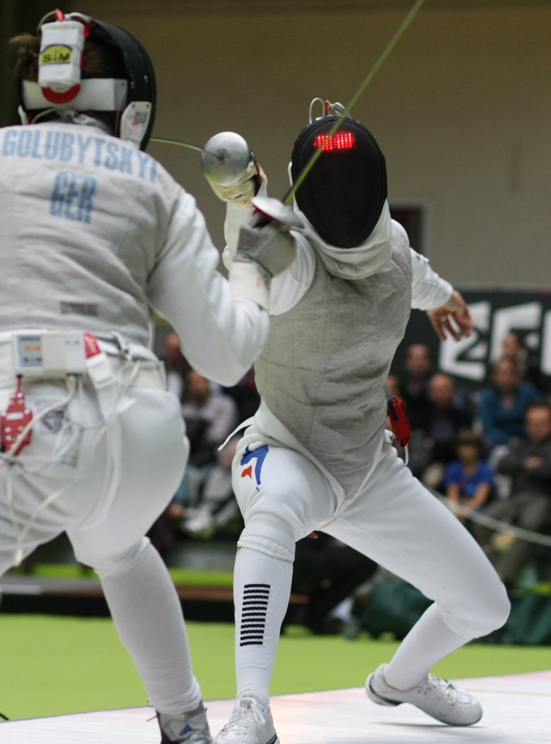 focus on foreground, match, men, headwear, game, two, Swords, real people, protection, 2K, lifestyles, Fencing, Sword, full length, sports helmet, graceful
