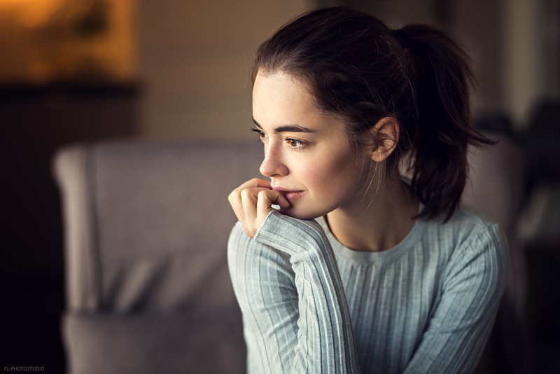 1080P, one person, copy space, hd, beautiful people, portrait, beautiful woman, surfing the net, computer, lidia savoderova, women, positive emotion, looking