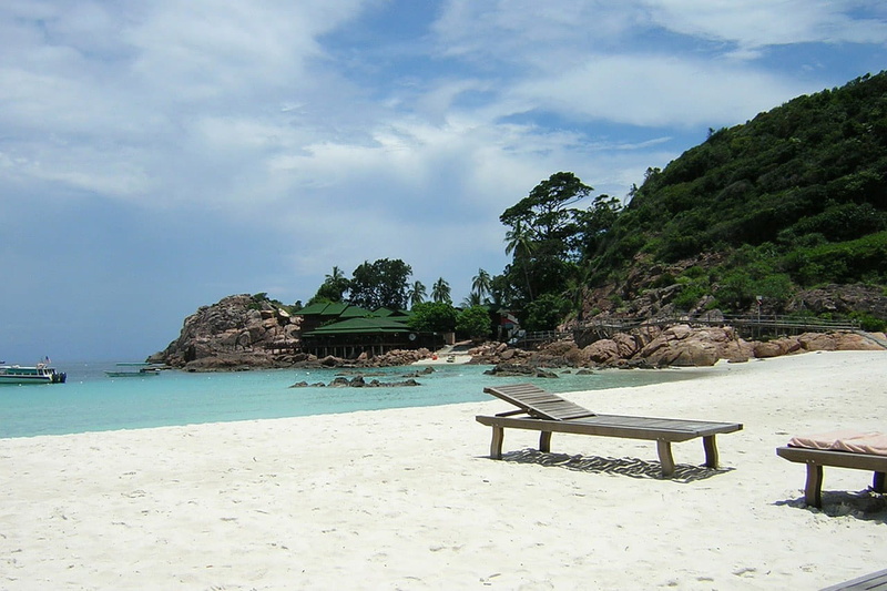 tourist Resort, outdoors, sky, sand, beauty in nature, Beach, blue, public domain, chair, no People, land, seascape, nature, tropical Climate, travel Destinations