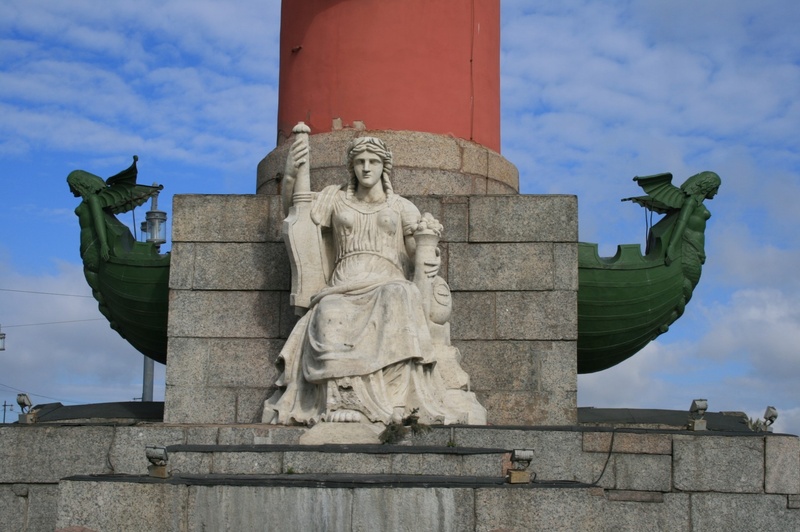 navy, male likeness, memorial, pedestal, clouds, decorated, no people, tall, blue, maritime, sculpture, red, rostral, column, representation, craft, ship bows