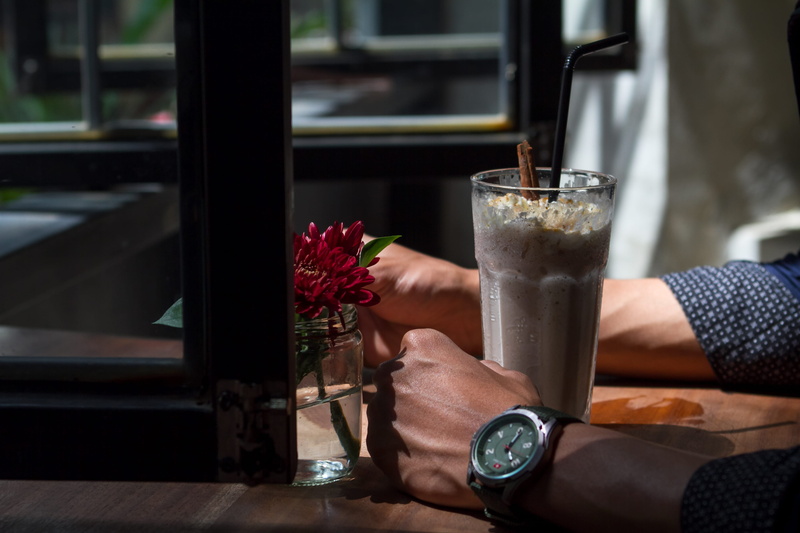 transparent, human body part, household equipment, indonesia, glass, rose, freshness, 4K, coffe shop, drink, human hand, holding, real people, cocktail