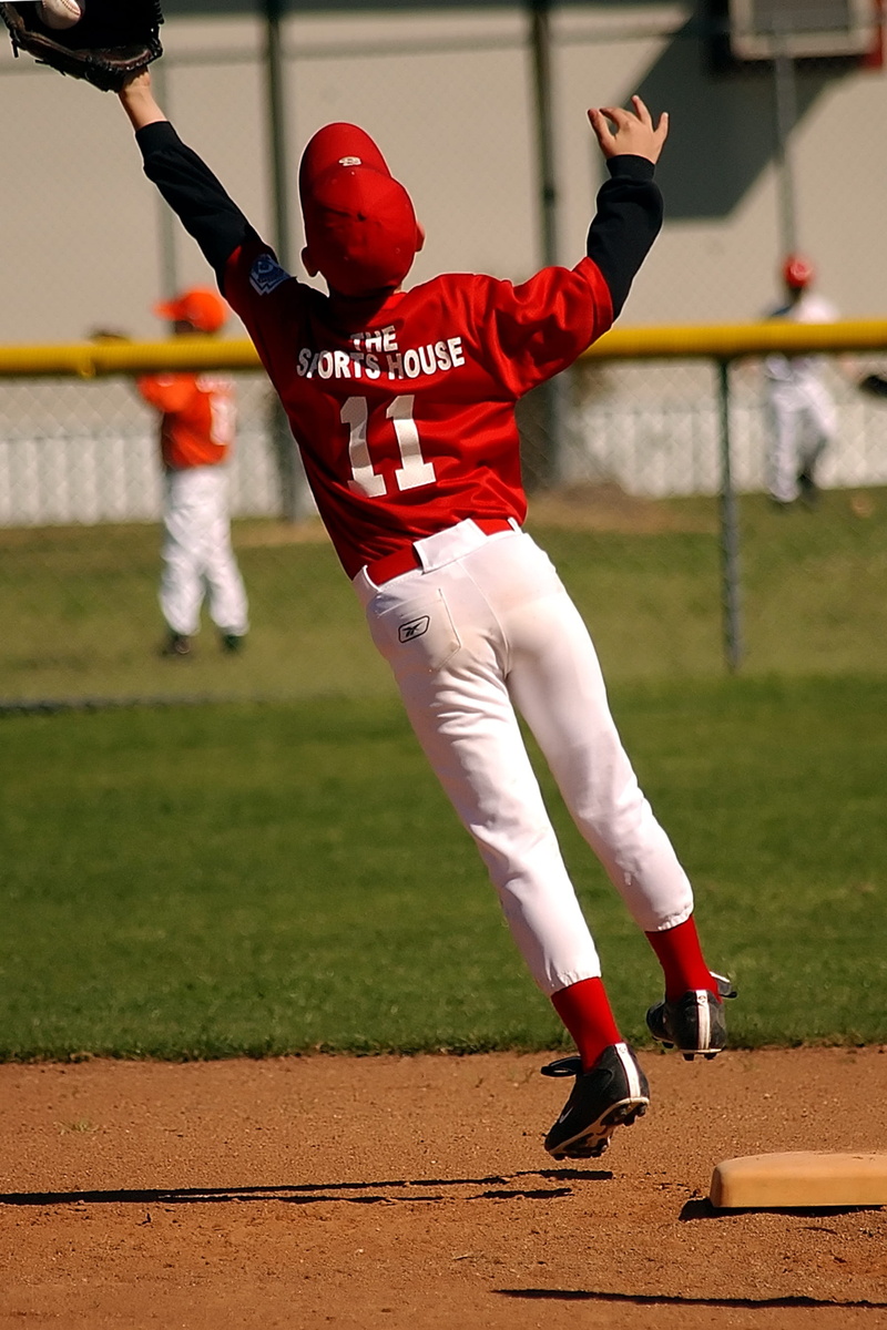 male, sports uniform, playing field, teenager, 2K, boys, catching, focus on foreground, uniform, motion, outdoors, education, baseball - sport, boy, day
