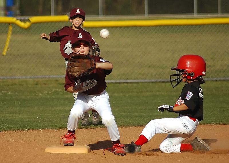 player, infield, protection, sports uniform, security, playing, clothing, glove, ball, slide, dirt, sport, play, offensive, catch, baseman, summer, sports helmet